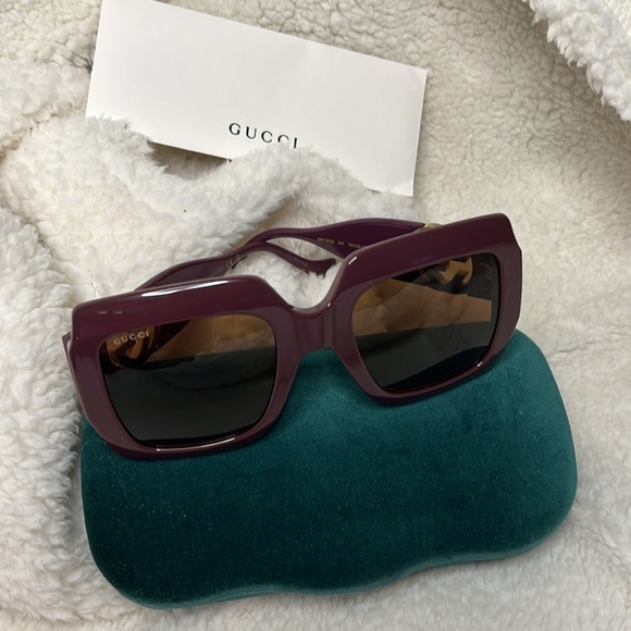 Authentic New Gucci sunglasses very gift able - Picture 8 of 10